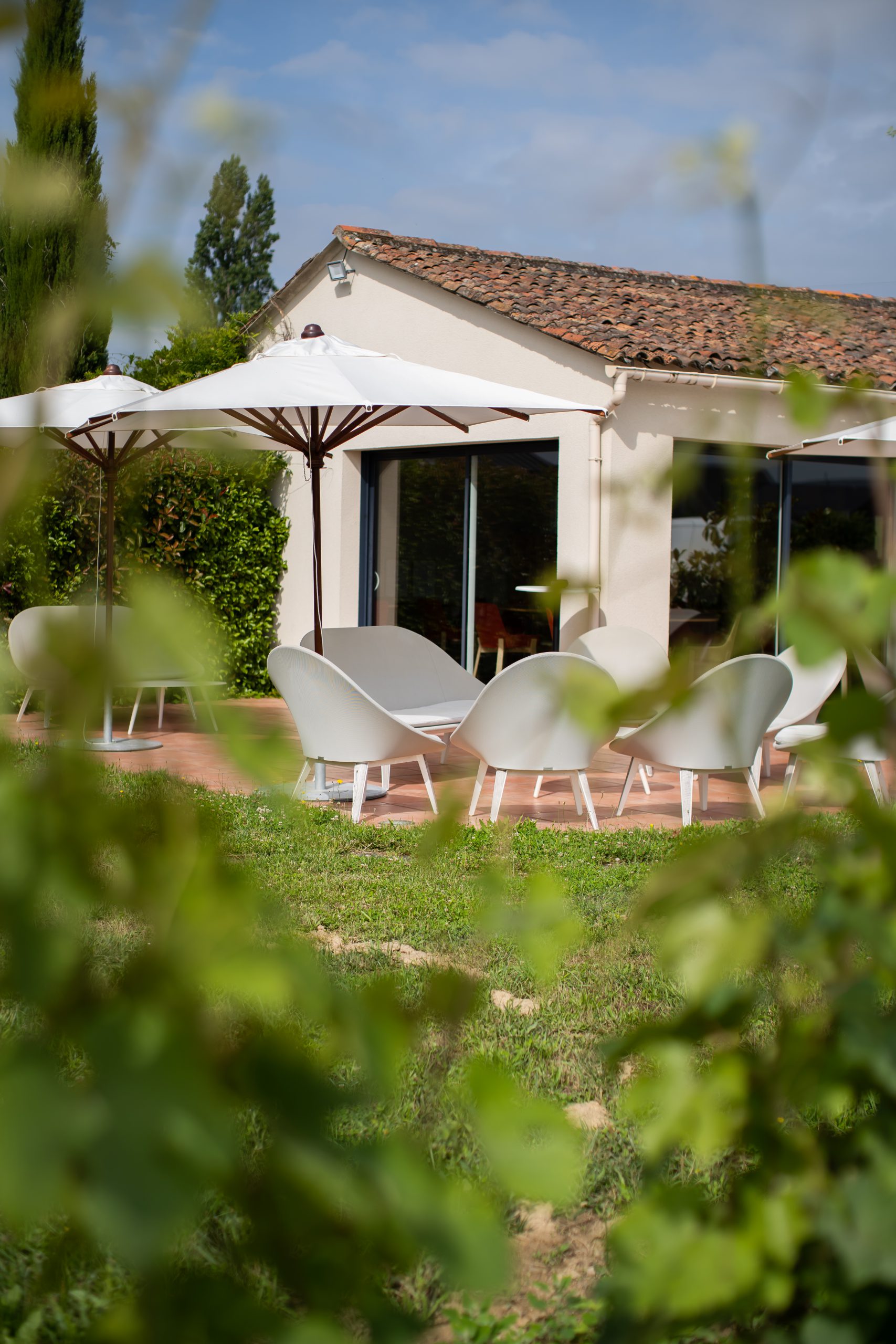 Terrasse extérieure du restaurant étoilé La Table de La Bergerie